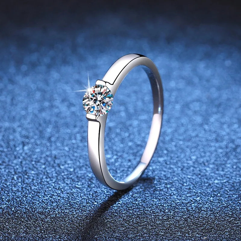 Anillo de 0.5 quilates de moissanita, Plata de Ley 925