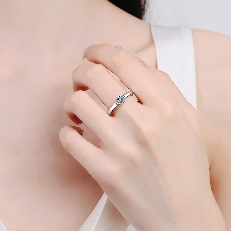 Anillo de 0.5 quilates de moissanita, Plata de Ley 925