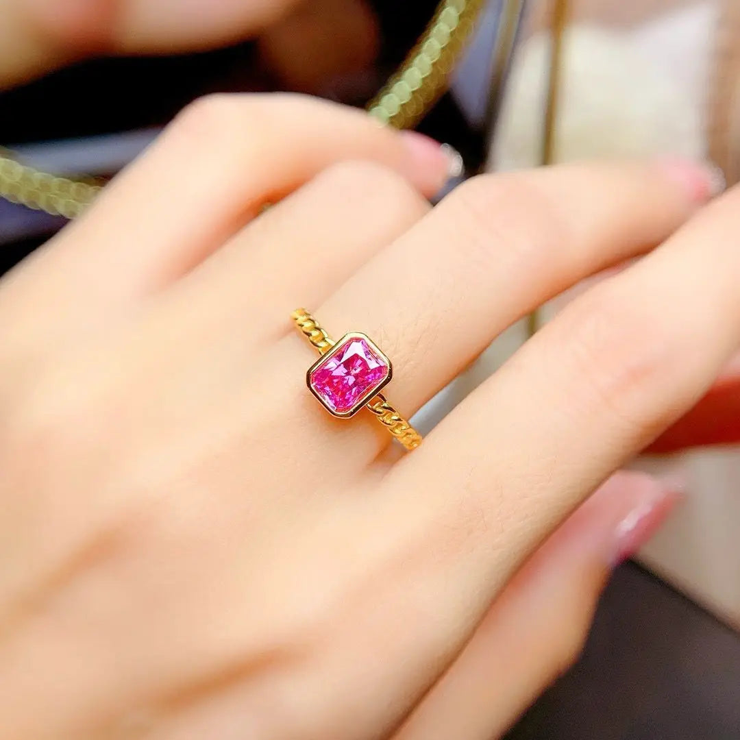 Anillo en Plata de Ley con diamante moissanita rosa
