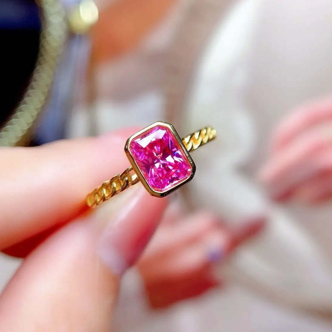 Anillo en Plata de Ley con diamante moissanita rosa