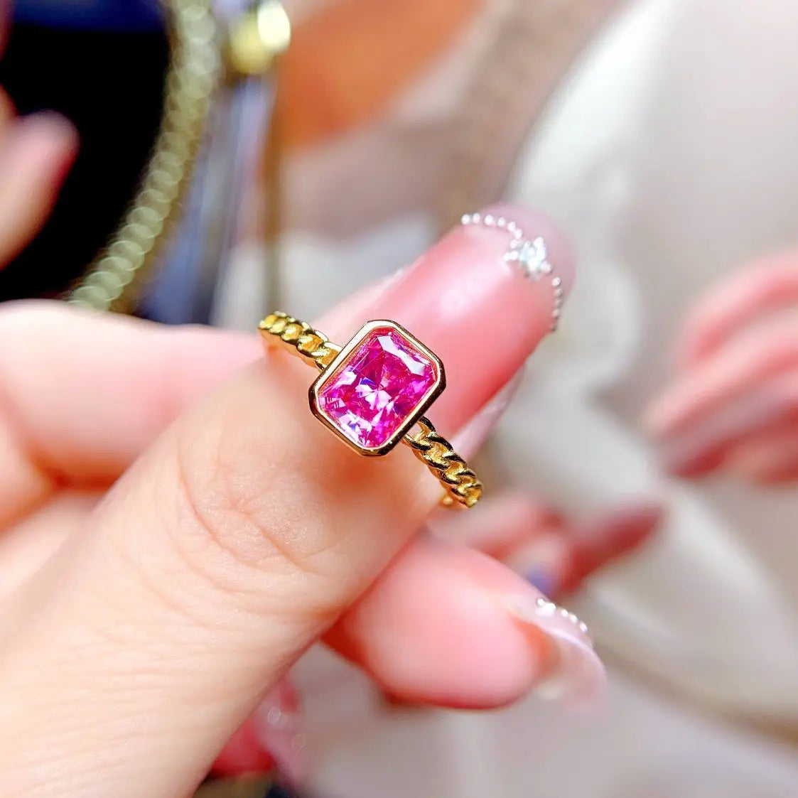Anillo en Plata de Ley con diamante moissanita rosa