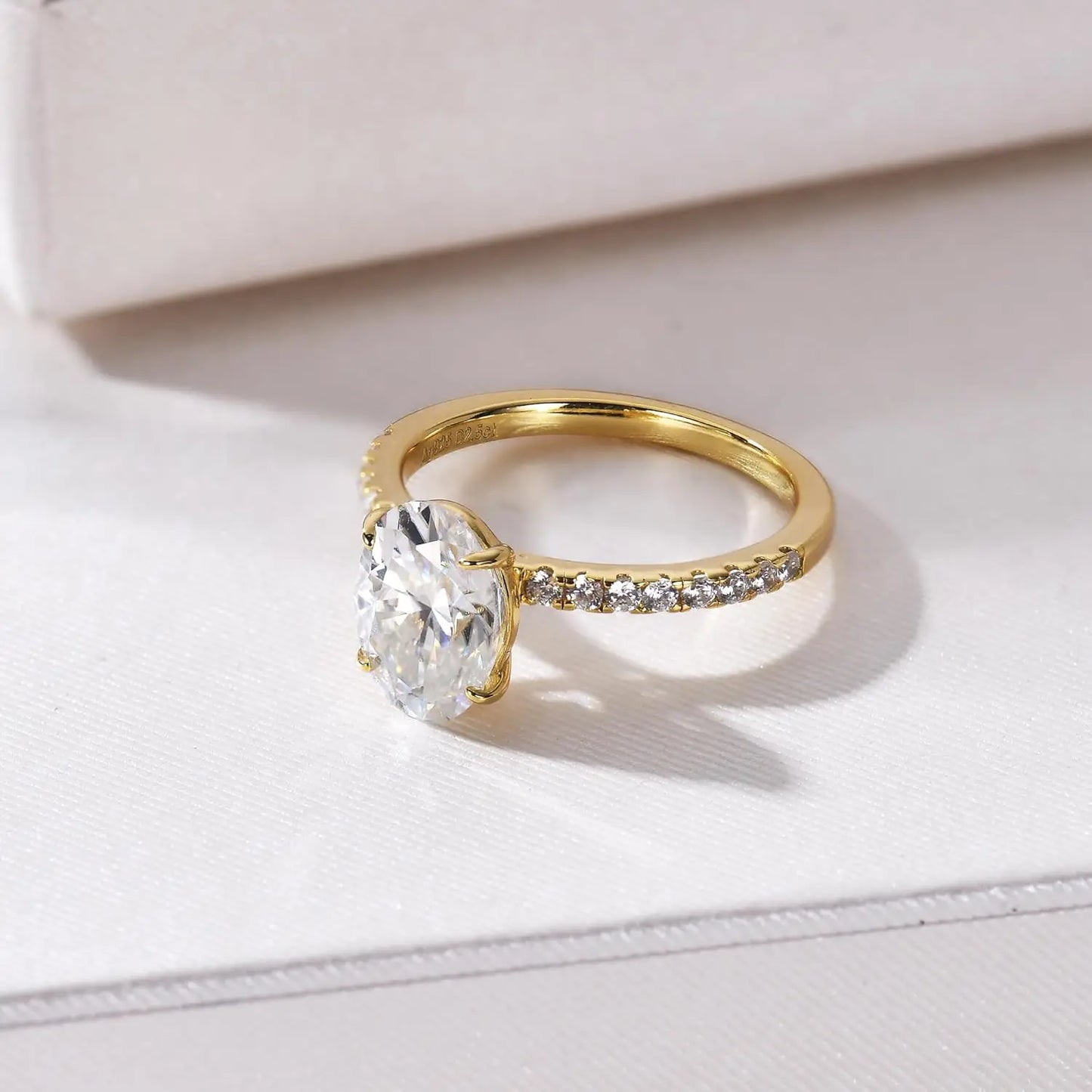 Anillo de moissanita de 2 quilates